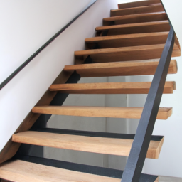 Construire un Escalier de Secours Conforme aux Normes Puteaux